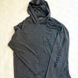 Men’s 2XL Hooded Vineyard Vines Shirt